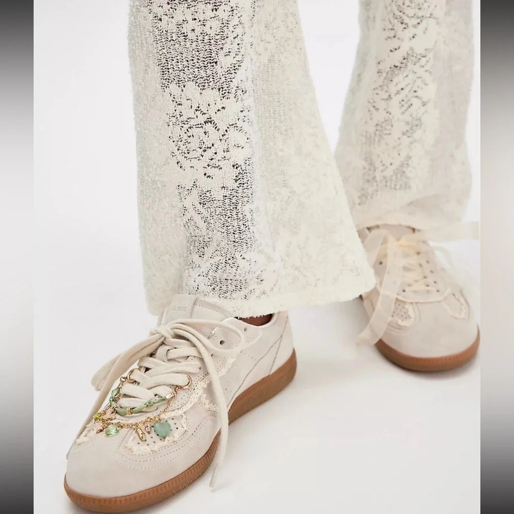 ALOHAS Crochet Cream Leather Sneakers NIB Size 12 -12.5 - Picture 1 of 5
